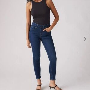 Women's Levi’s 721 HIGH RISE SKINNY JEANS size 30